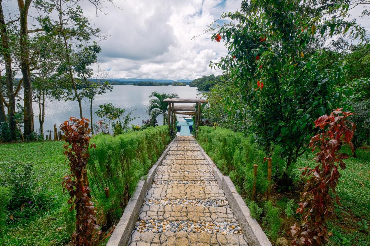 Almost Heaven Lake Resort By Cocotel Cavinti 外观 照片