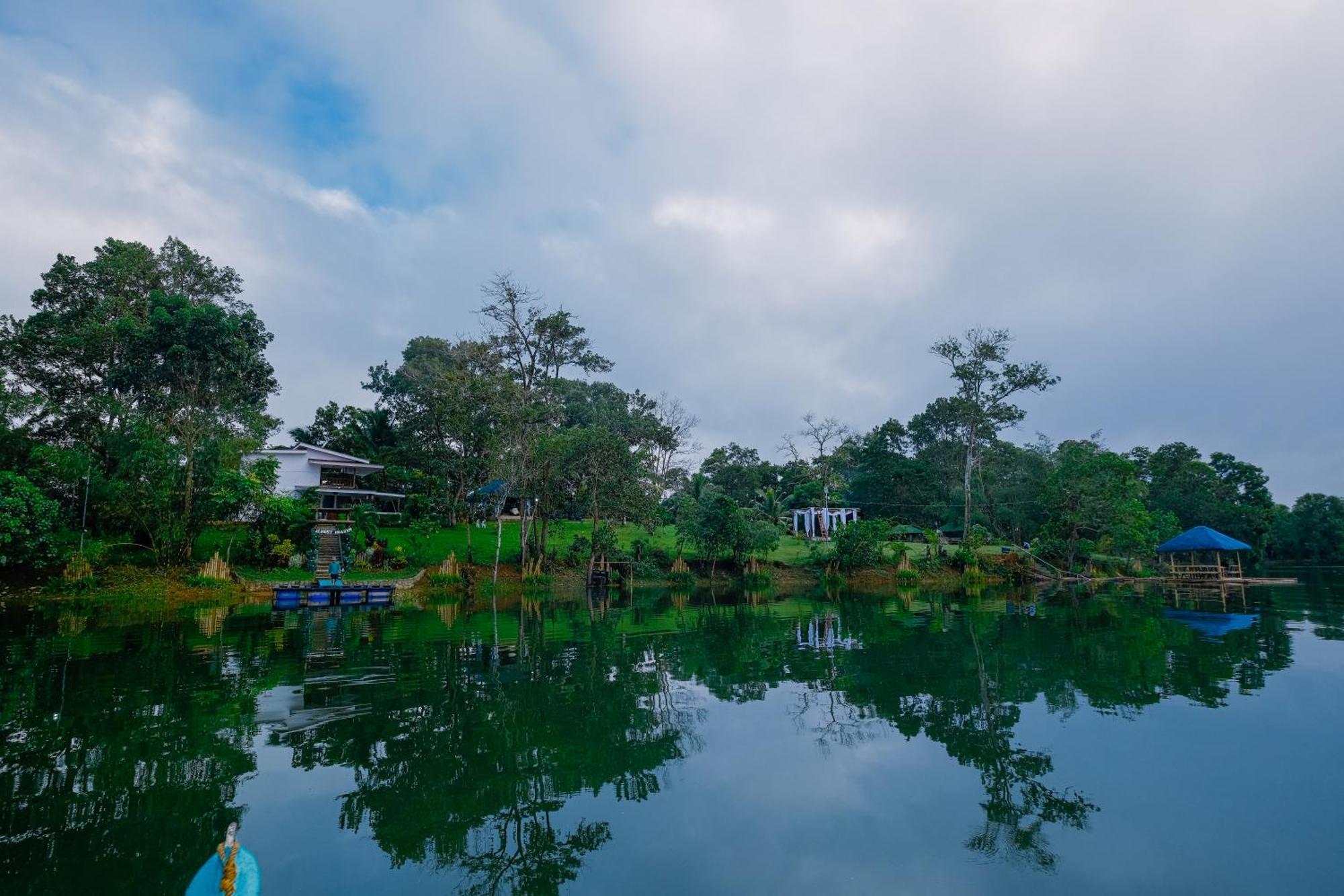 Almost Heaven Lake Resort By Cocotel Cavinti 外观 照片