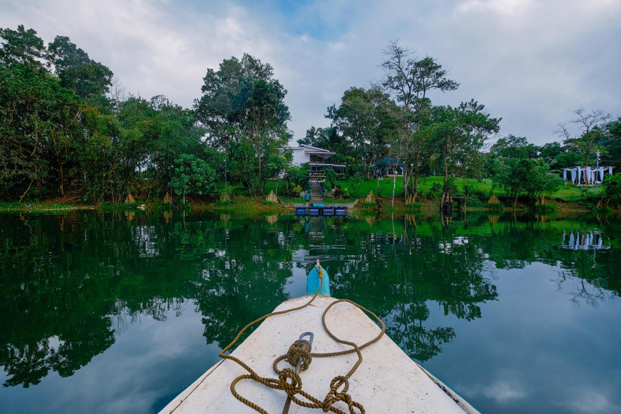 Almost Heaven Lake Resort By Cocotel Cavinti 外观 照片